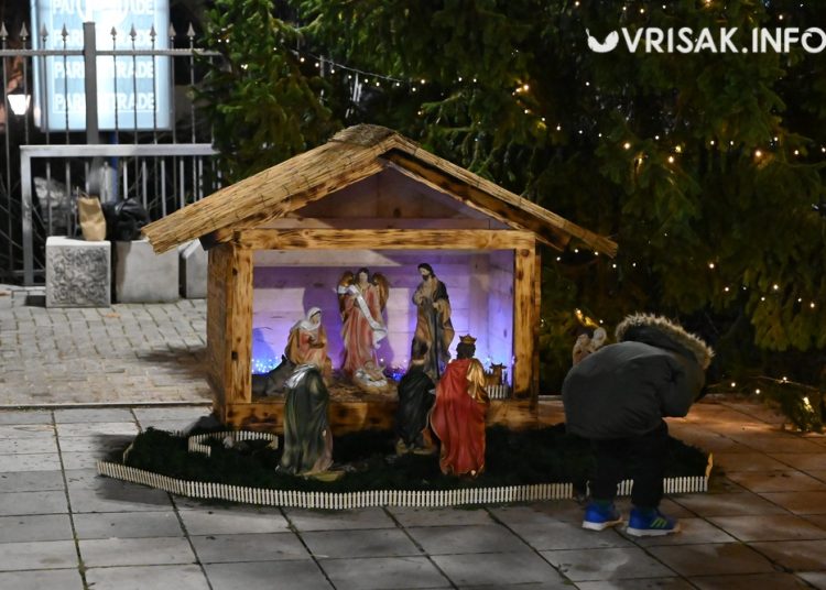 Započeo Advent u Širokom Brijegu: Upaljena prva svijeća i otvoren blagdanski program