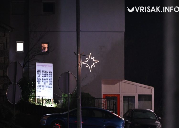 Široki Brijeg u božićnom ruhu, postavljaju se nakiti