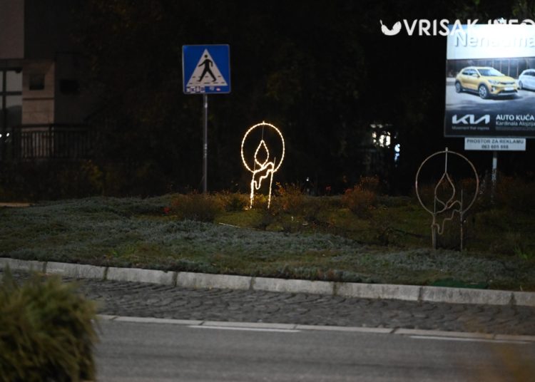 Široki Brijeg u božićnom ruhu, postavljaju se nakiti