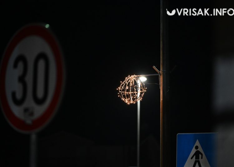 Široki Brijeg u božićnom ruhu, postavljaju se nakiti