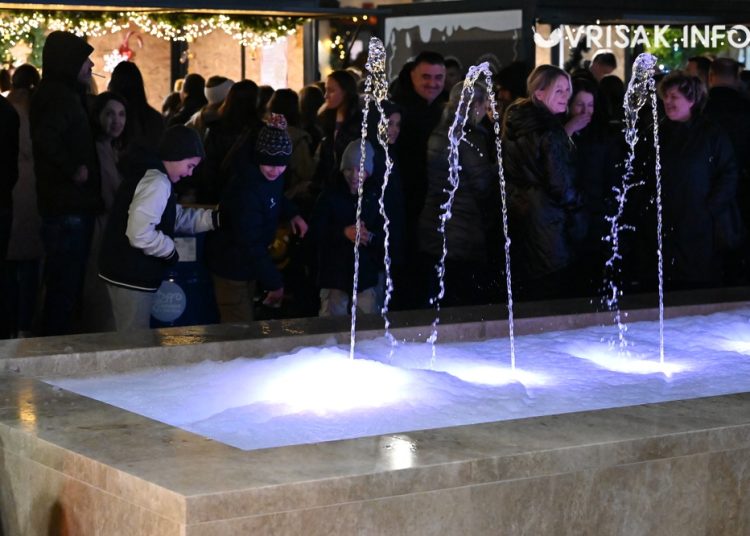 Započeo Advent u Širokom Brijegu: Upaljena prva svijeća i otvoren blagdanski program