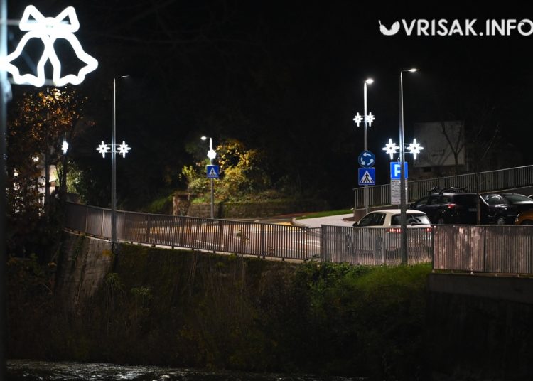 Široki Brijeg u božićnom ruhu, postavljaju se nakiti