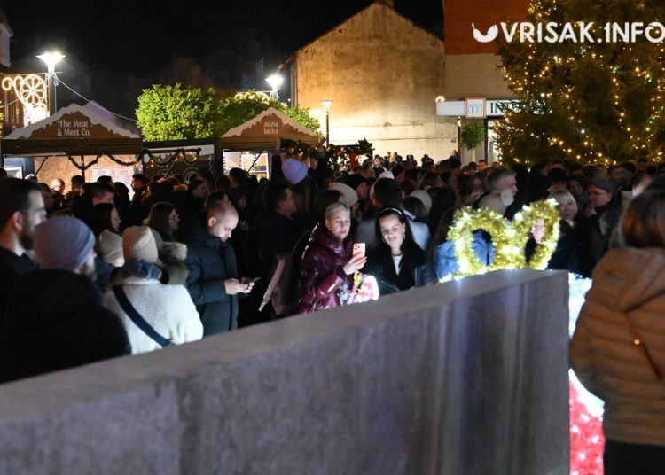 Započeo Advent u Širokom Brijegu: Upaljena prva svijeća i otvoren blagdanski program