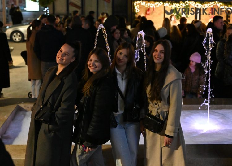 Započeo Advent u Širokom Brijegu: Upaljena prva svijeća i otvoren blagdanski program