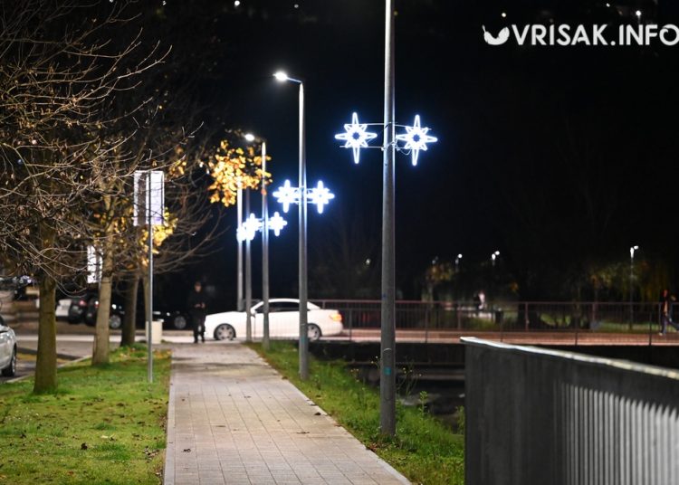 Široki Brijeg u božićnom ruhu, postavljaju se nakiti