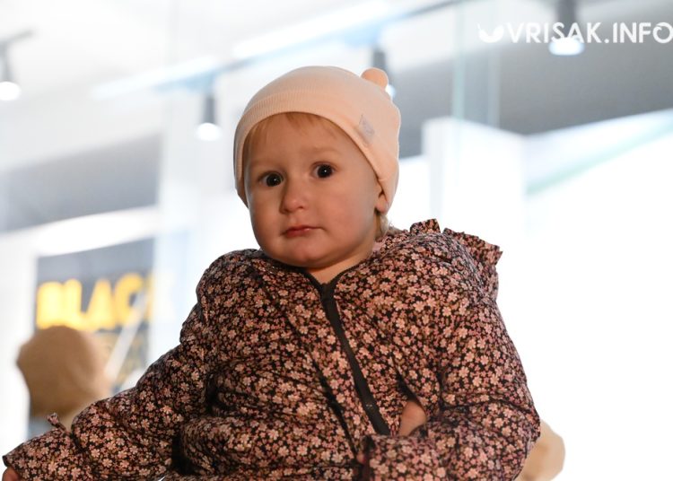 Započeo Advent u Širokom Brijegu: Upaljena prva svijeća i otvoren blagdanski program