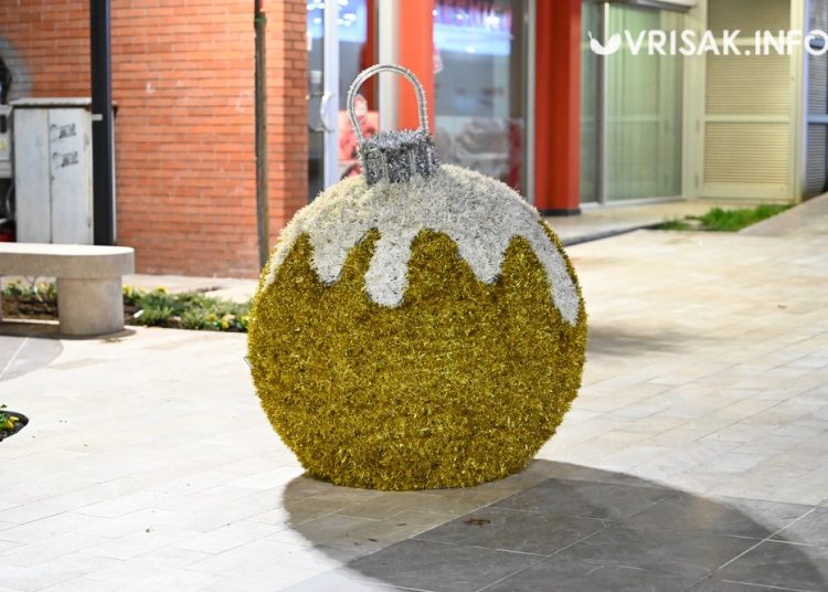 Široki Brijeg u božićnom ruhu, postavljaju se nakiti