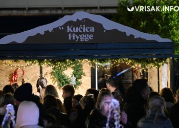 Započeo Advent u Širokom Brijegu: Upaljena prva svijeća i otvoren blagdanski program