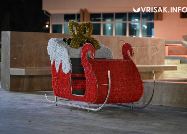 Široki Brijeg u božićnom ruhu, postavljaju se nakiti