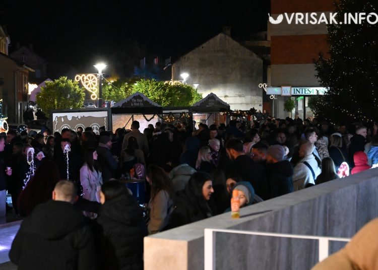 Započeo Advent u Širokom Brijegu: Upaljena prva svijeća i otvoren blagdanski program