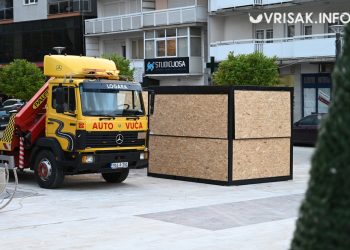 Stigle kućice za Advent u Širokom Brijegu, postavljena i podloga za dječje igralište
