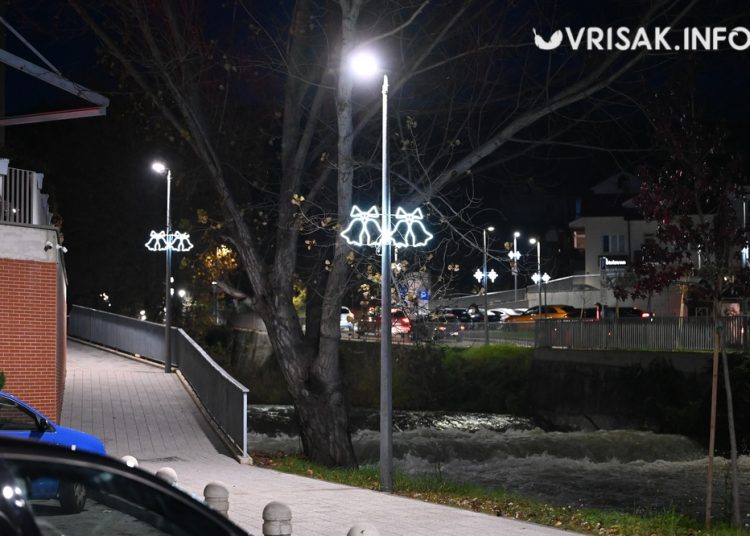 Široki Brijeg u božićnom ruhu, postavljaju se nakiti