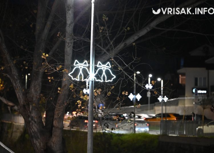 Široki Brijeg u božićnom ruhu, postavljaju se nakiti