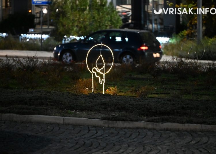 Široki Brijeg u božićnom ruhu, postavljaju se nakiti