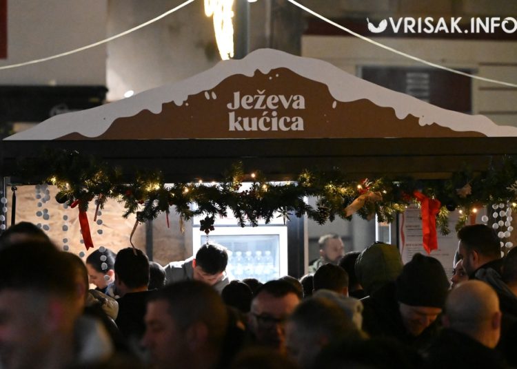 Započeo Advent u Širokom Brijegu: Upaljena prva svijeća i otvoren blagdanski program
