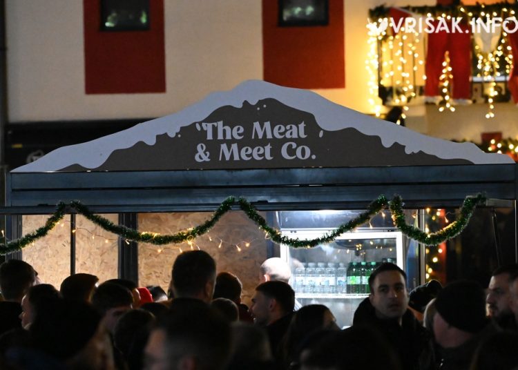 Započeo Advent u Širokom Brijegu: Upaljena prva svijeća i otvoren blagdanski program