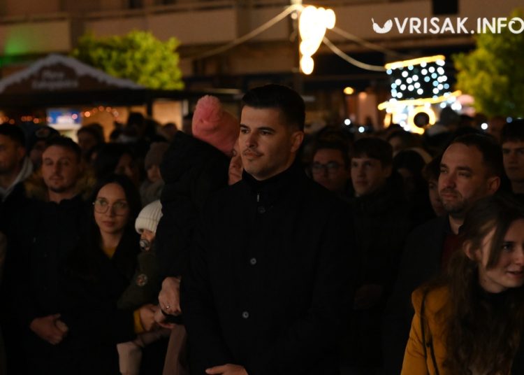 Započeo Advent u Širokom Brijegu: Upaljena prva svijeća i otvoren blagdanski program