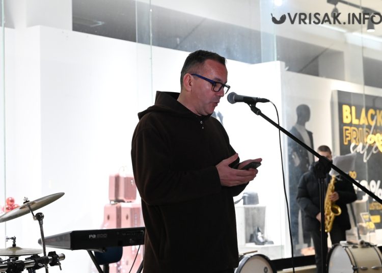 Započeo Advent u Širokom Brijegu: Upaljena prva svijeća i otvoren blagdanski program