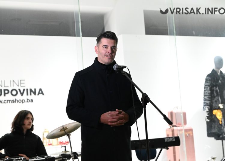 Započeo Advent u Širokom Brijegu: Upaljena prva svijeća i otvoren blagdanski program