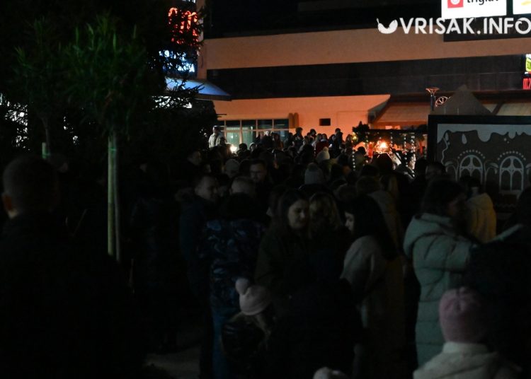Započeo Advent u Širokom Brijegu: Upaljena prva svijeća i otvoren blagdanski program