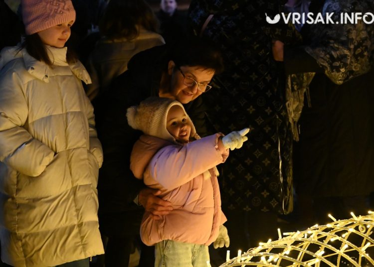 Započeo Advent u Širokom Brijegu: Upaljena prva svijeća i otvoren blagdanski program