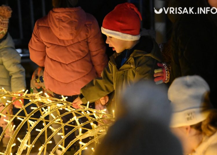 Započeo Advent u Širokom Brijegu: Upaljena prva svijeća i otvoren blagdanski program