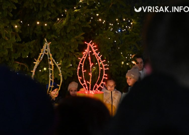 Započeo Advent u Širokom Brijegu: Upaljena prva svijeća i otvoren blagdanski program