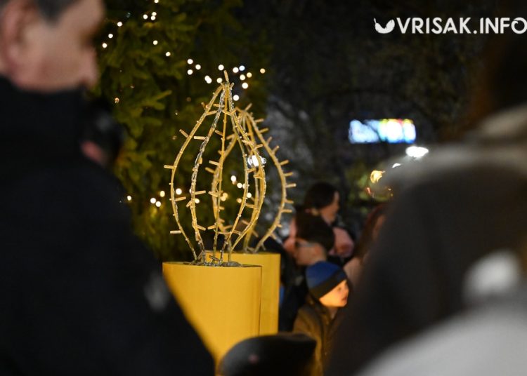 Započeo Advent u Širokom Brijegu: Upaljena prva svijeća i otvoren blagdanski program
