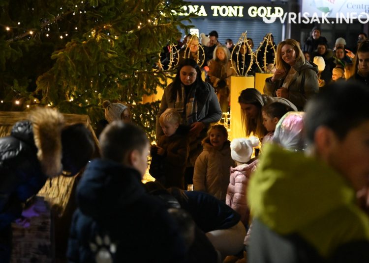 Započeo Advent u Širokom Brijegu: Upaljena prva svijeća i otvoren blagdanski program
