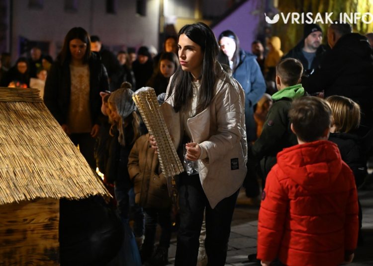 Započeo Advent u Širokom Brijegu: Upaljena prva svijeća i otvoren blagdanski program