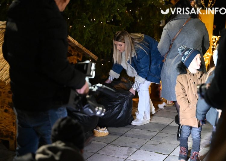 Započeo Advent u Širokom Brijegu: Upaljena prva svijeća i otvoren blagdanski program