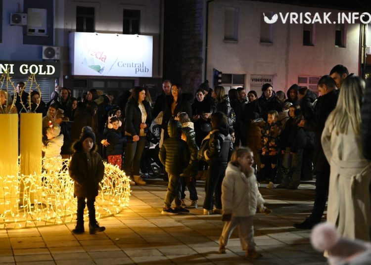 Započeo Advent u Širokom Brijegu: Upaljena prva svijeća i otvoren blagdanski program