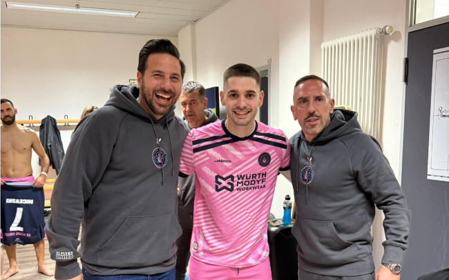 Širokobriježanin rame uz rame s Ribéryjem, Pizzarom, David Alabom i Nanijem