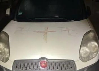 Strava u Njemačkoj: 50 automobila i kuća išarani ljudskom krvlju u obliku kukastih križeva