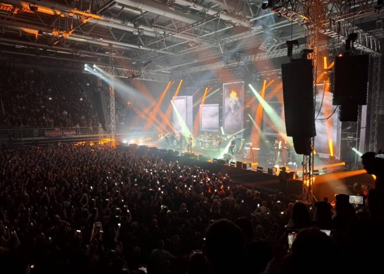 (VIDEO) Prva večer Thompsona u Osijeku je krenula: Gradski vrt krcat