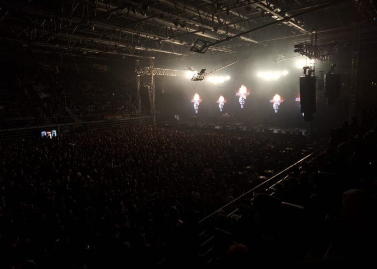 (VIDEO) Prva večer Thompsona u Osijeku je krenula: Gradski vrt krcat