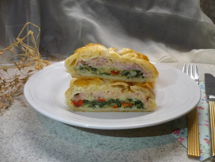 Recept za lisnatu štrucu sa špinatom, šunkom i sirom