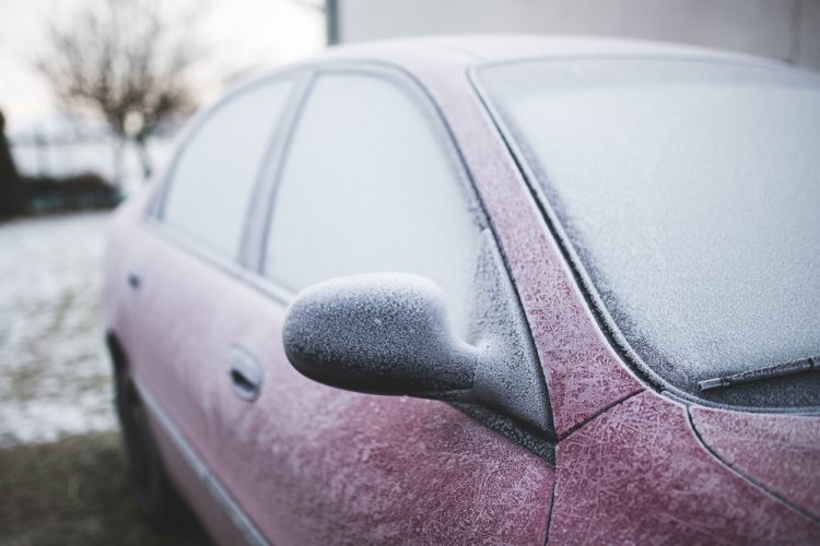 Evo kako pravilno odlediti stakla na automobilu: Ova moraju biti očišćena