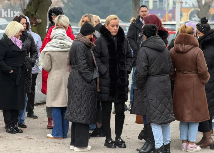Državni službenici u pravosuđu Tuzlanskog kantona nastavljaju štrajk