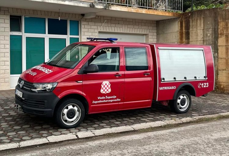 Grude: Požar na automobilu, potreba prokuhavanja vode i najava isključenja struje