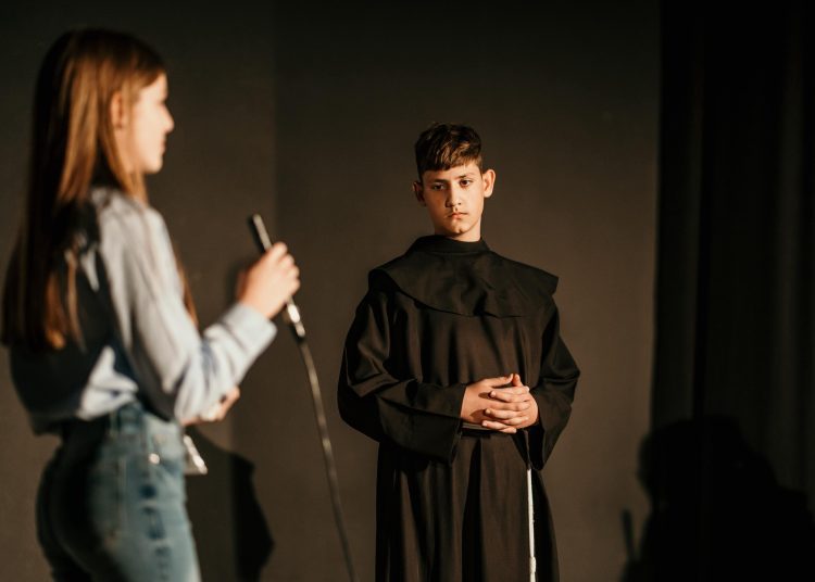 Široki Brijeg: Predstava „Krunidba“ oduševila publiku u Kinu Borak