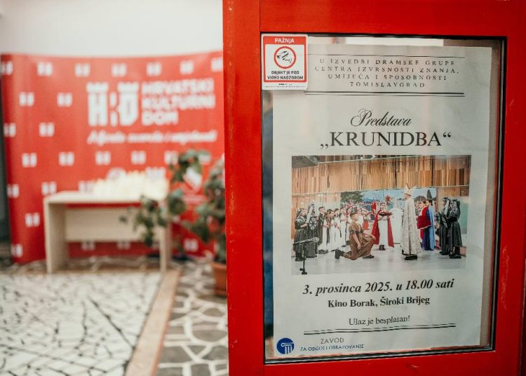 Široki Brijeg: Predstava „Krunidba“ oduševila publiku u Kinu Borak