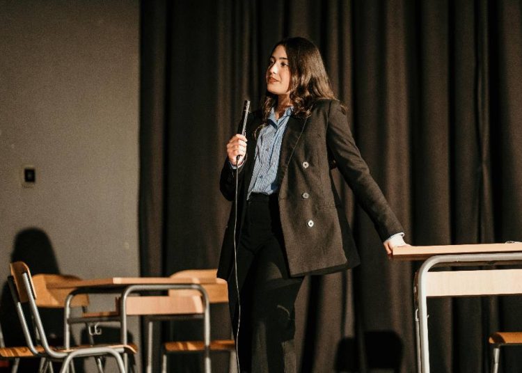 Široki Brijeg: Predstava „Krunidba“ oduševila publiku u Kinu Borak