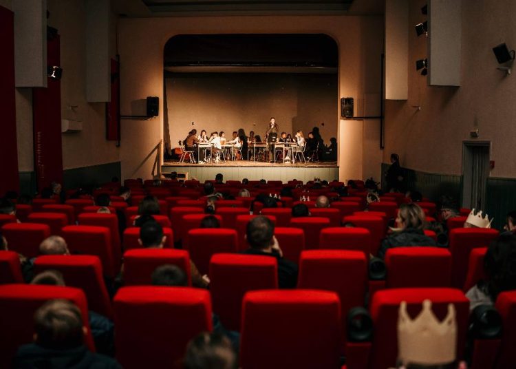 Široki Brijeg: Predstava „Krunidba“ oduševila publiku u Kinu Borak