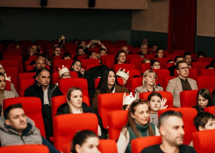 Široki Brijeg: Predstava „Krunidba“ oduševila publiku u Kinu Borak