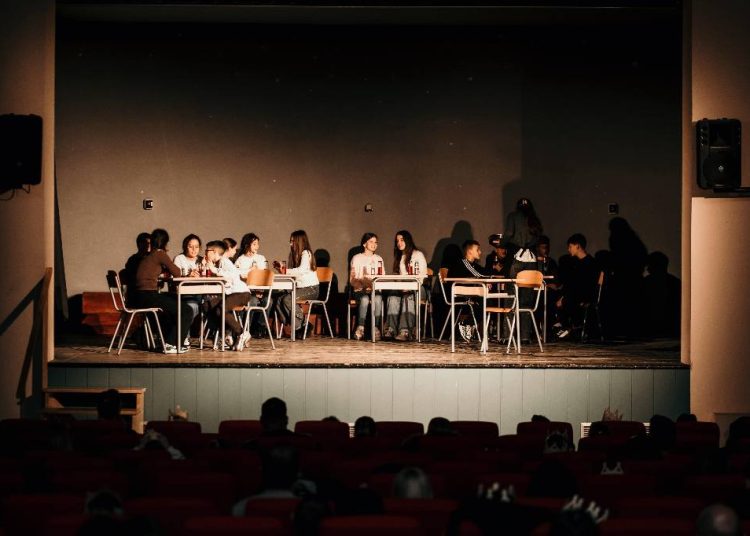 Široki Brijeg: Predstava „Krunidba“ oduševila publiku u Kinu Borak