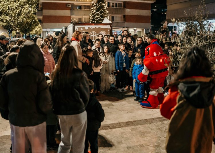 Djeca u središtu Adventa: Superknjiga oduševila Široki Brijeg