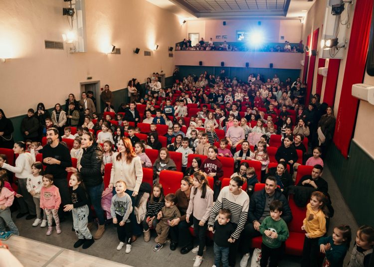 Djeca u središtu Adventa: Superknjiga oduševila Široki Brijeg