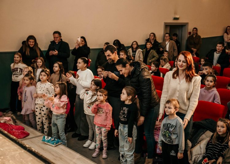 Djeca u središtu Adventa: Superknjiga oduševila Široki Brijeg