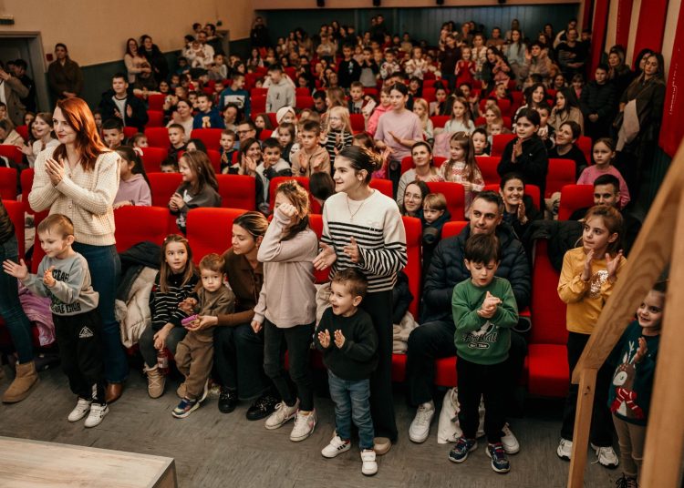 Djeca u središtu Adventa: Superknjiga oduševila Široki Brijeg